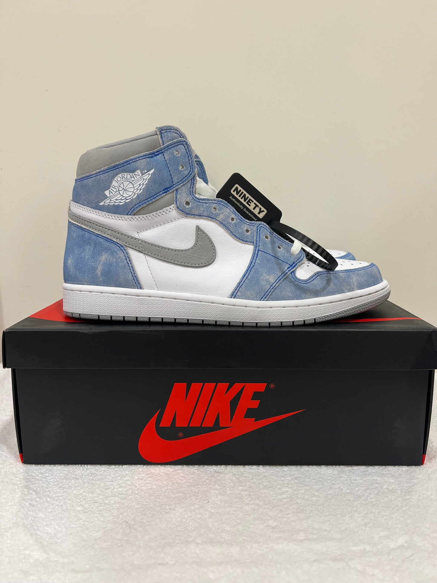 Jordan 1 High Hyper Royal