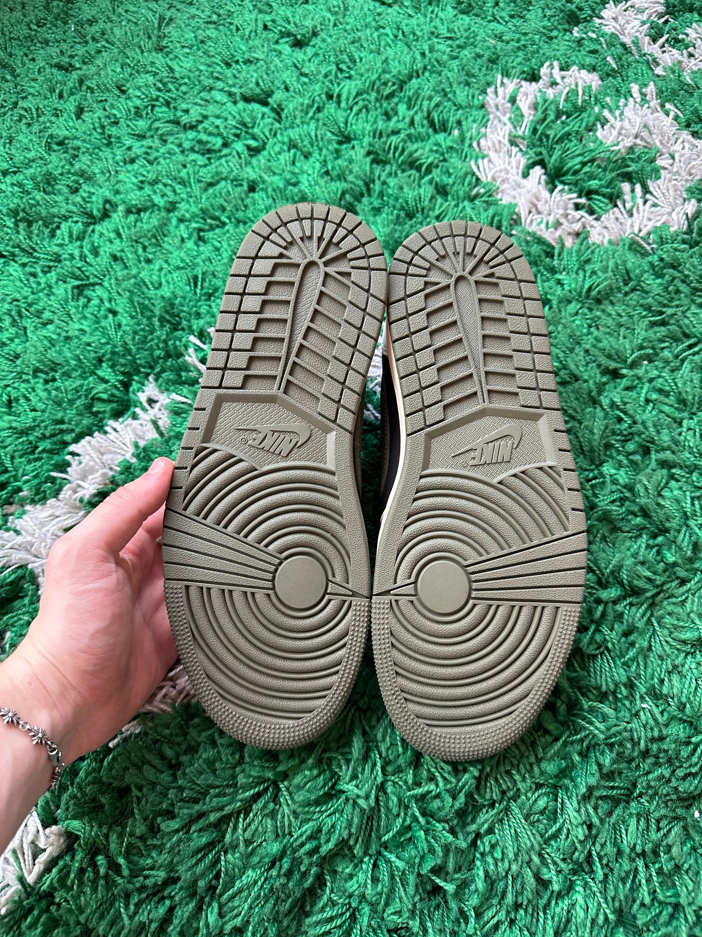 Travis Scott Jordan 1 Low “Olive”