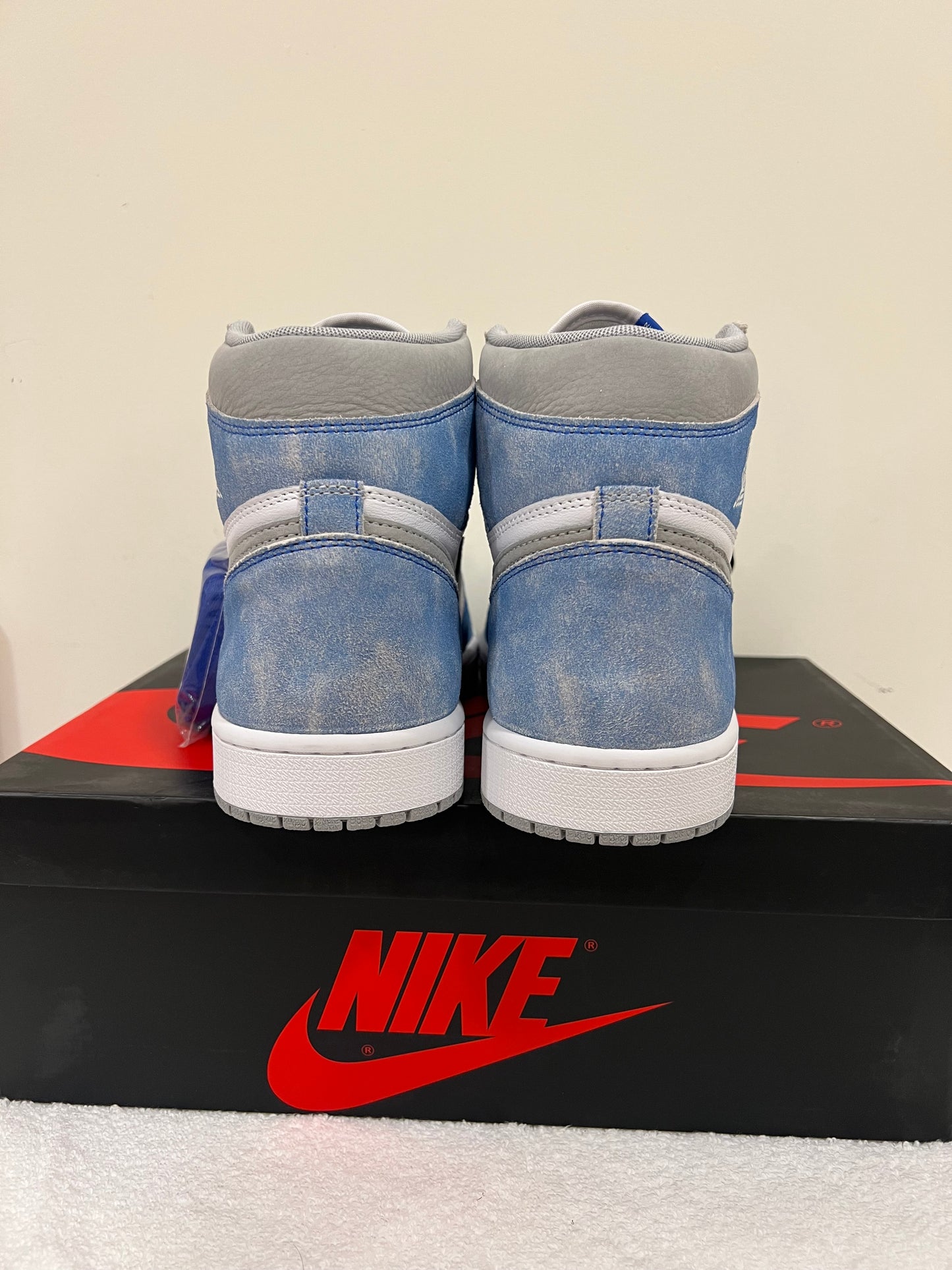 Jordan 1 High Hyper Royal